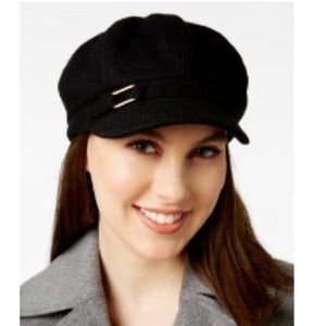 Nine West blk wool newsboy hat.